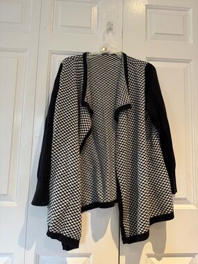 Avenue Black and White Open-Front Houndstooth Cardigan
